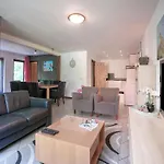 Serene In With Terrace Casa de Férias