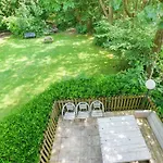 Serene In With Terrace Casa de Férias