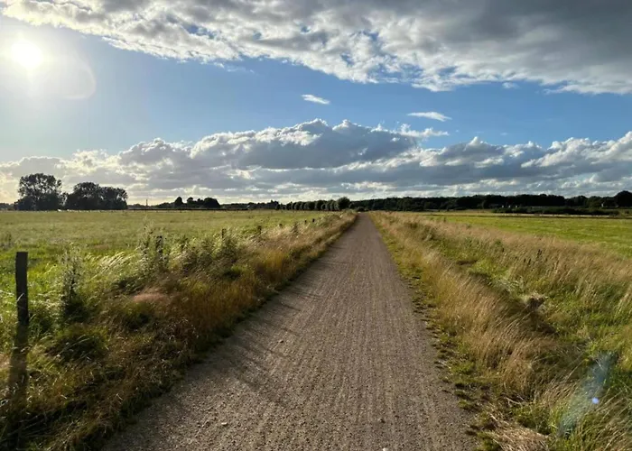 Serene In With Terrace Ferienhaus *